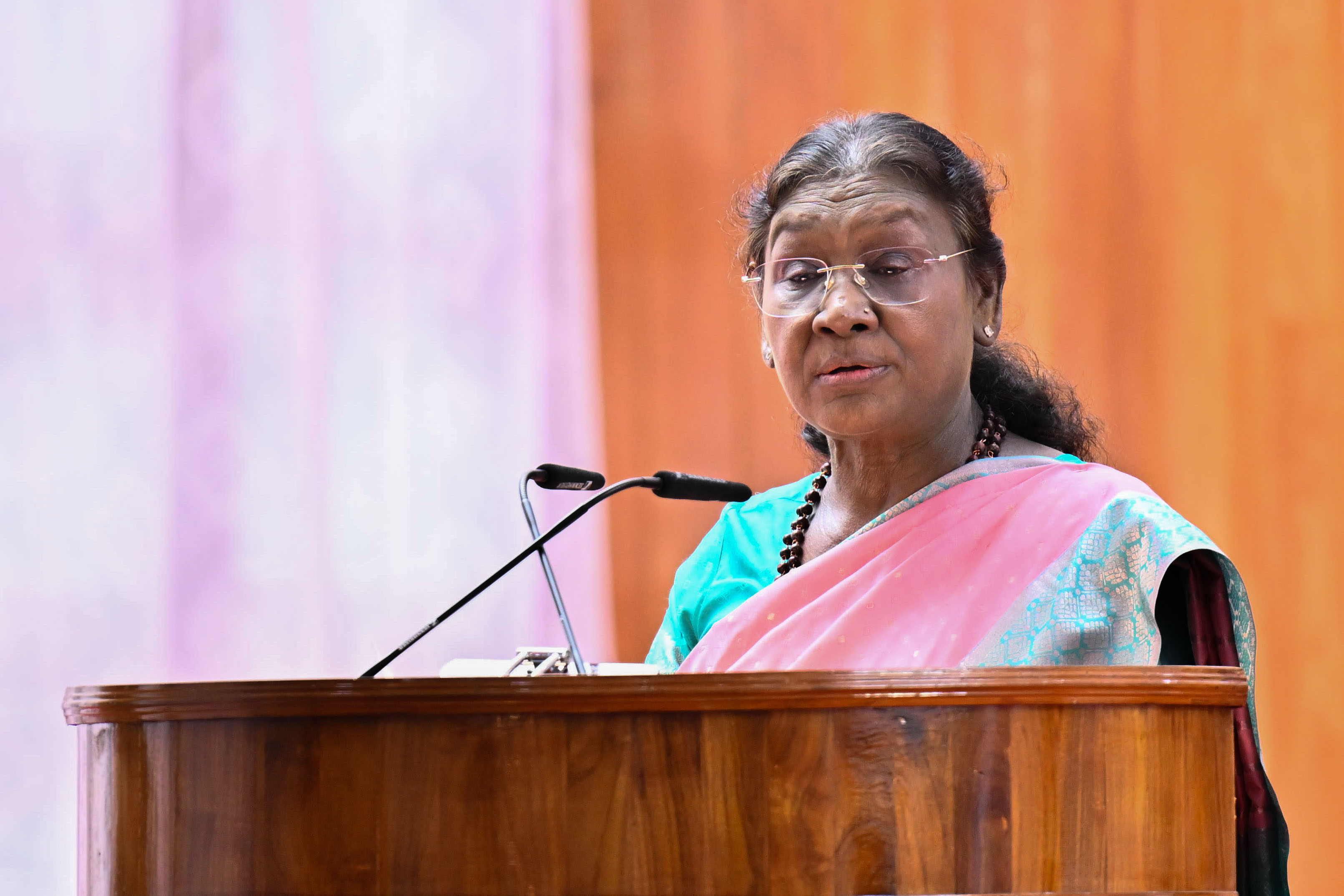 ADDRESS BY THE HON’BLE PRESIDENT OF INDIA SMT. DROUPADI MURMU AT UNVEILING CEREMONY OF THE BUST OF LATE SHRI K R NARAYANAN, FORMER PRESIDENT OF INDIA