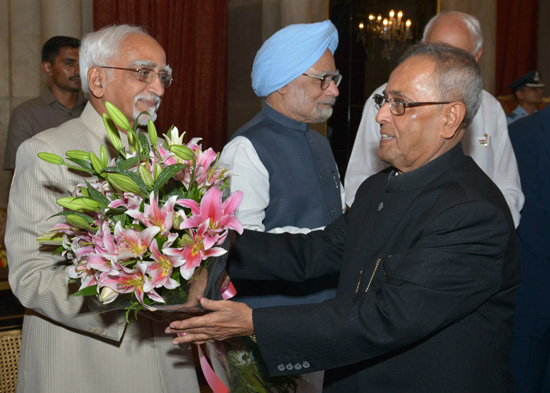 The President of India, Shri Pranab Mukherjee being bid farewell by the the Vice-President of India, Shri M. Hamid Ansari at Rashtrapati Bhavan in New Delhi on October 2, 2013 before his departure for his State Visits to Belgium and Turkey.