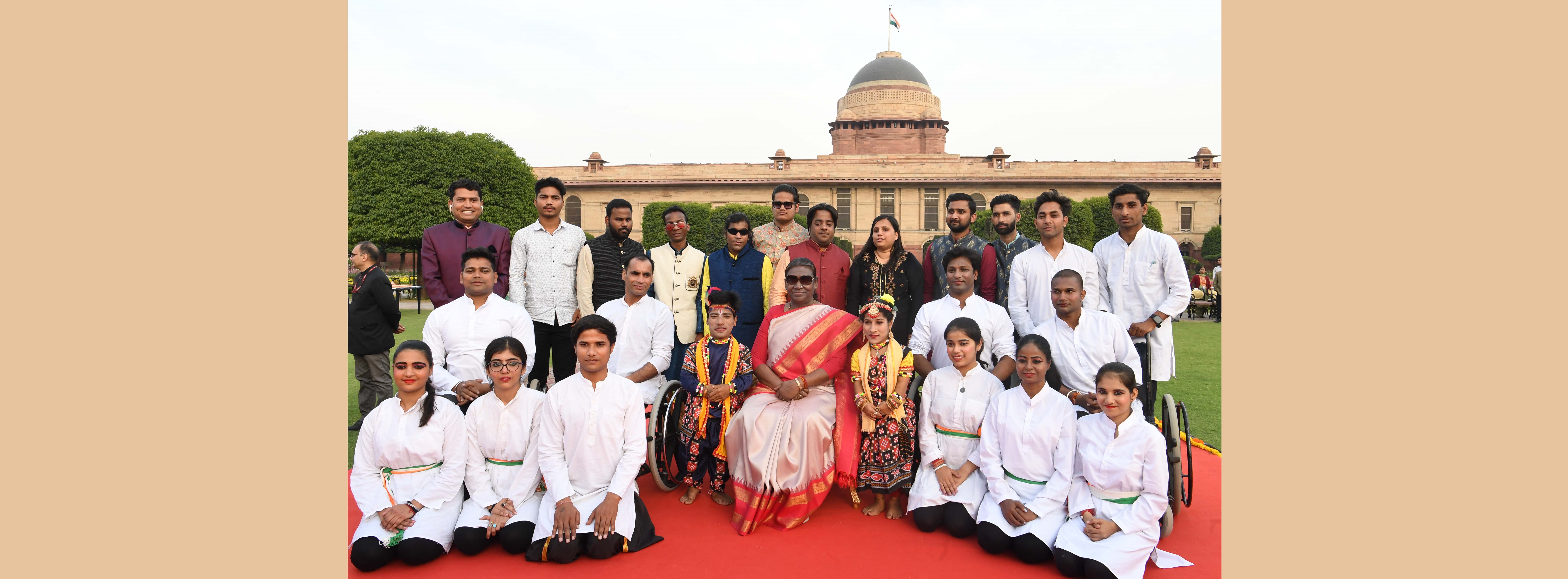  The President of India, Smt Droupadi Murmu witnessed the cultural performances by Divyangjan organised as part of the Fest. After the cultural event, the President met and interacted with  Divyangjan on February 26, 2024. 