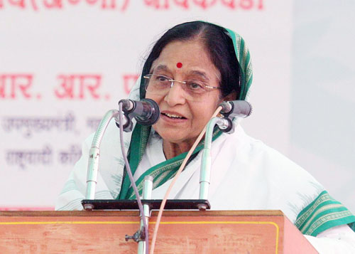 Speech by Her Excellency the President of India, Shrimati Pratibha Devisingh Patil, at the Unveiling of the Statue of Kranti Singh Nana Patil at Walwa, Sangli District