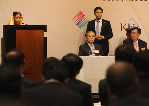 Speech By Her Excellency The President Of India, Shrimati Pratibha Devisingh Patil At The Business Interaction By Korean Business Chambers