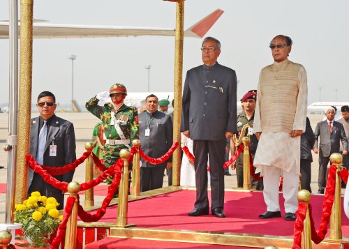 The President of India, Shri Pranab Mukherjee with the President of Bangladesh, Mr. Md. Zillur Rahaman during his Ceremonial Arrival at Hazarat Shahjalal International Airport in Dhaka, Bangladesh on March 3, 2013.