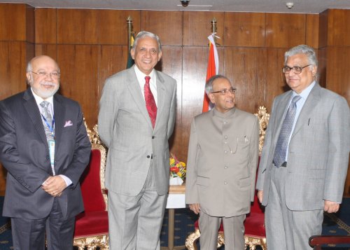 The Advisor to the Prime Minister of Bangladesh on International Affairs, Prof. Dr. Gowher Rizvi and Advisor to the Prime Minister of Bangladesh on Economic Affairs, Dr. Mashiur Rahman calling on the President of India, Shri Pranab Mukherjee at Dhaka in B