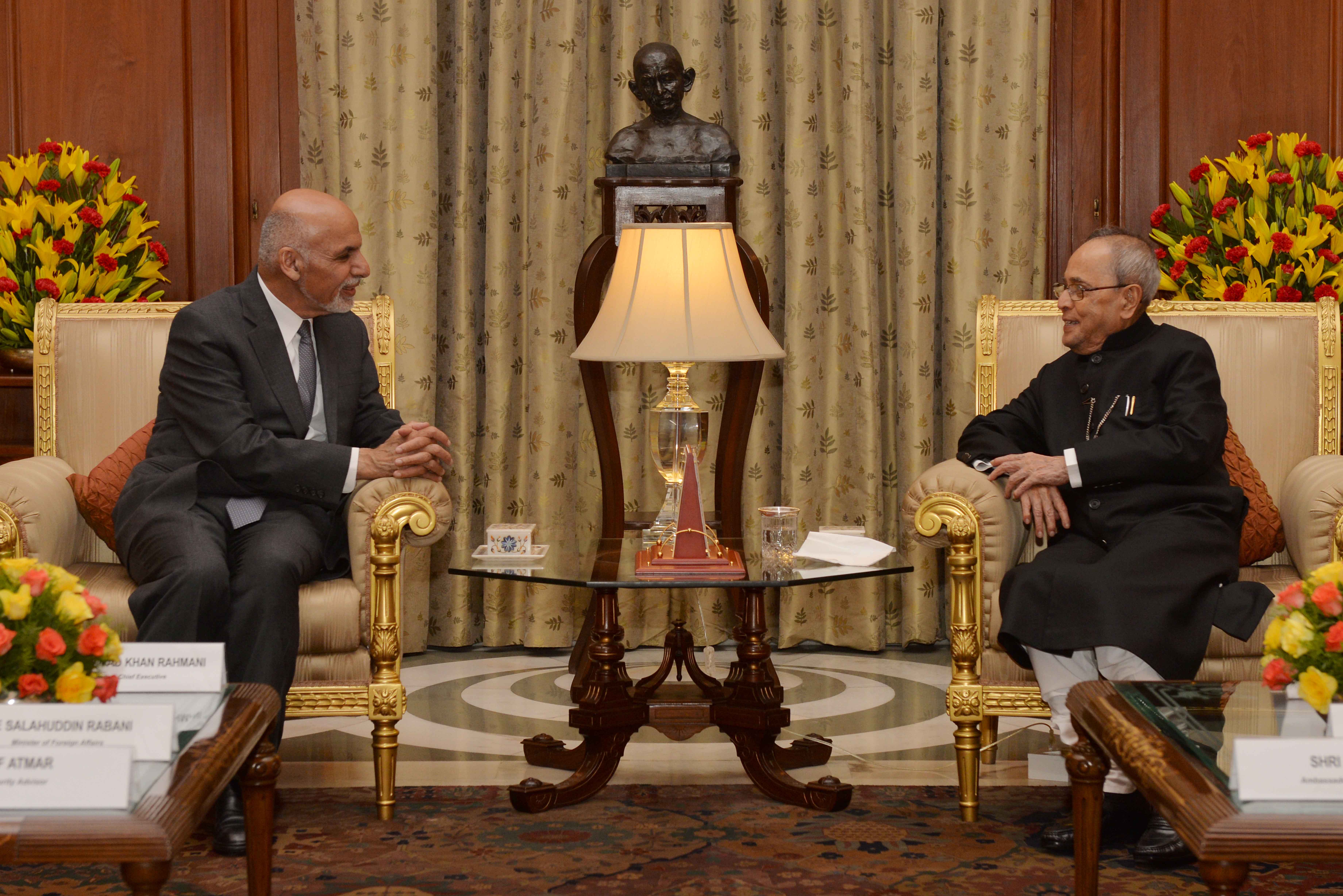 The President of the Islamic Republic of Afghanistan, H.E. Mr. Mohammad Ashraf Ghani calling on the President of India, Shri Pranab Mukherjee at Rashtrapati Bhavan on April 28, 2015.