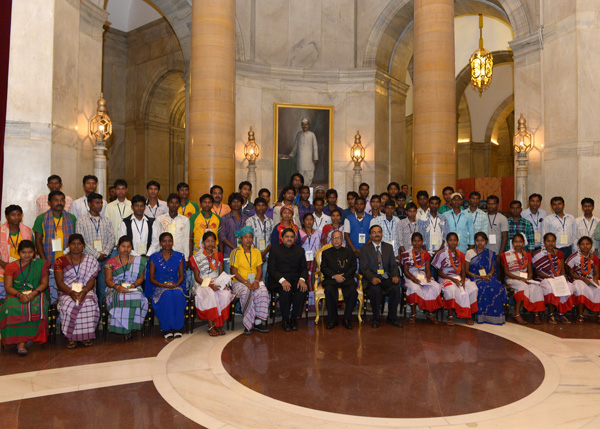 The President of India, Shri Pranab Mukherjee with the Tribal youth who attending the 6th Tribal Youth Exchange Programme (TYEP) at Rashtrapati Bhavan in New Delhi on March 28, 2014 when they called-on him. 