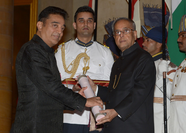 The President of India, Shri Pranab Mukherjee conferring the Padma Bhushan on Shri Kamal Haasan at the Civil Investiture Awards Ceremony at the Darbar Hall of Rashtrapati Bhavan in New Delhi on March 31, 2014. 