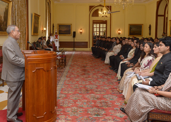 The President of India, Shri Pranab Mukherjee interacting the Officer Trainees of Indian Information Service (IIS) of 2011, 2012 and 2013 batches at Rashtrapati Bhavan in New Delhi on April 12, 2014. 