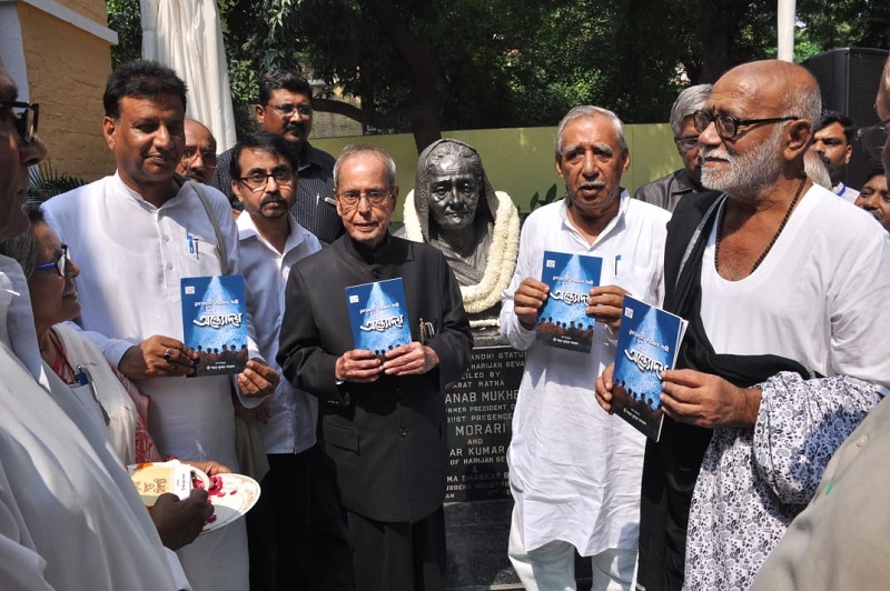 The Former President of India, Shri Pranab Mukherjee unveiling the statue of Smt Kasturba Gandhi at the Harijan Sevak Sangh Gandhi Ashram on the occasion of 150th Gandhi Jayanti in New Delhi on October 2, 2019.