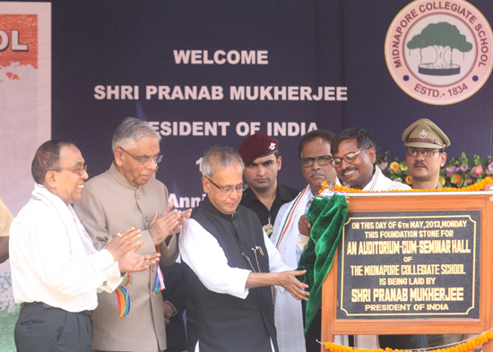 The President of India, Shri Pranab Mukherjee laying the foundation stone for Auditorium-cum-Seminar Hall of the Midnapore Collegiate School on the occasion of 175th Anniversary of the School at Midnapore in West Bengal on May 6, 2013. Also seen is the G