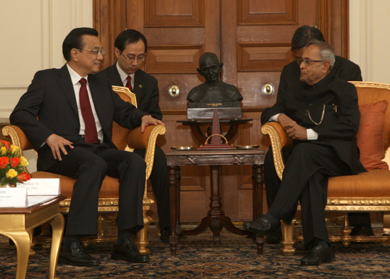 The Premier of the State Council of People’s Republic of China, H.E. Mr. Li Keqiang meeting with the President of India, Shri Pranab Mukherjee at Rashtrapati Bhavan in New Delhi on May 21, 2013.