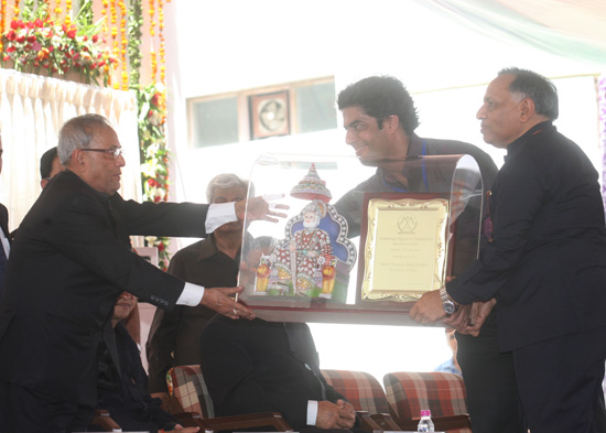 The President of India, Shri Pranab Mukherjee being felicitated at the inauguration of the Maharaja Agrasen University at Kalujhanda, Solan in Himachal Pradesh May 25, 2013.