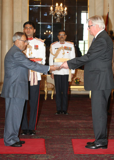 The Ambassador of the Republic of Finland, His Excellency Mr. Aapo Polho presenting his credentials to the President of India, Shri Pranab Mukherjee at Rashtrapati Bhavan in New Delhi on May 28, 2013.