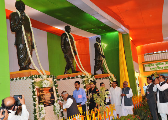 The President of India, Shri Pranab Mukherjee, during the Unveiling the Statues of Shri Ajoy Kumar Mukherjee, Shri Satishchandra Samanta and Shri Sushilkumar Dhara, Freedom Fighters at Nimtouri, Tumlak, East Mednipur on January 18, 2013.