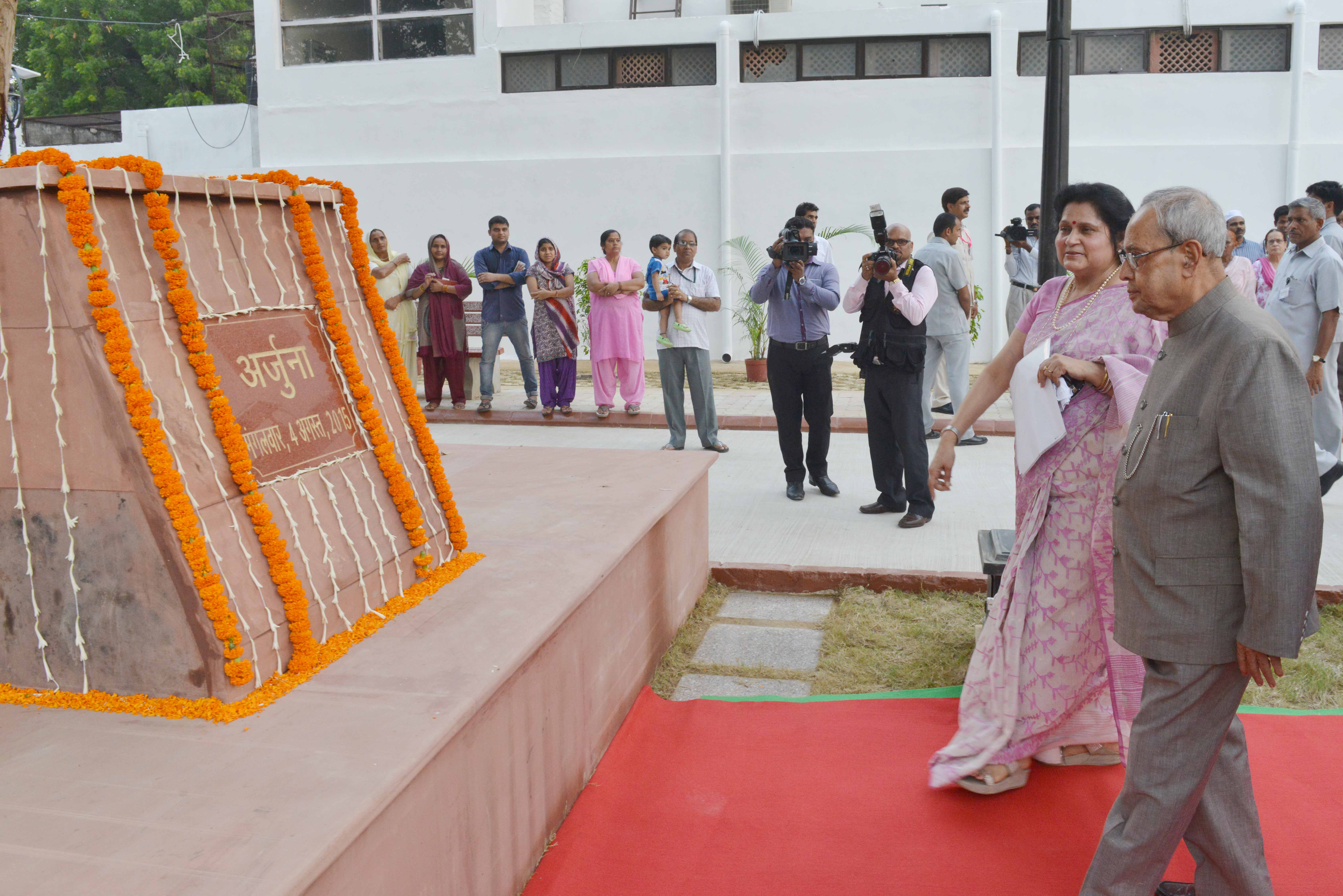 The President of India, Shri Pranab Mukherjee inaugurating the Arjunaa Haat at President's Estate on August 4, 2015.