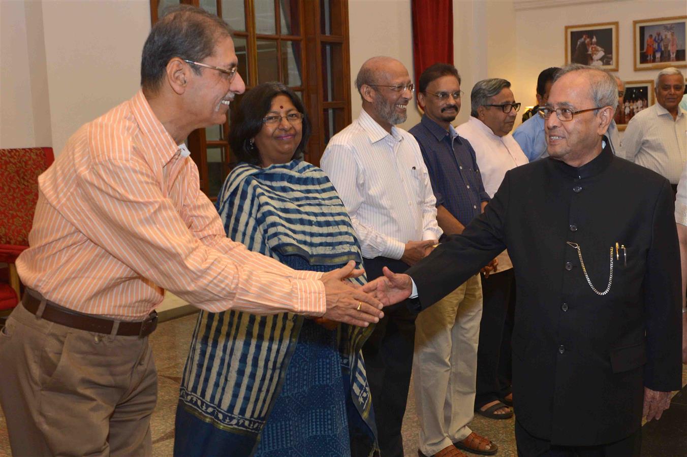 The President of India, Shri Pranab Mukherjee meeting the media personnel who accompanied the President on Domestic and Foreign visits as well as the media who cover Rashtrapati Bhavan at Rashtrapati Bhavan Cultural Centre on May 25, 2017.