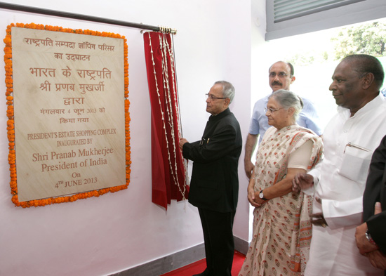 The President of India, Shri Pranab Mukherjee inaugurating the Shopping Complex at Schedule – ‘B’ in President’s Estate of Rashtrapati Bhavan in New Delhi on June 4, 2013. The Chief Minister of Delhi, Smt. Sheila Dikshit and the Union Minister of State f