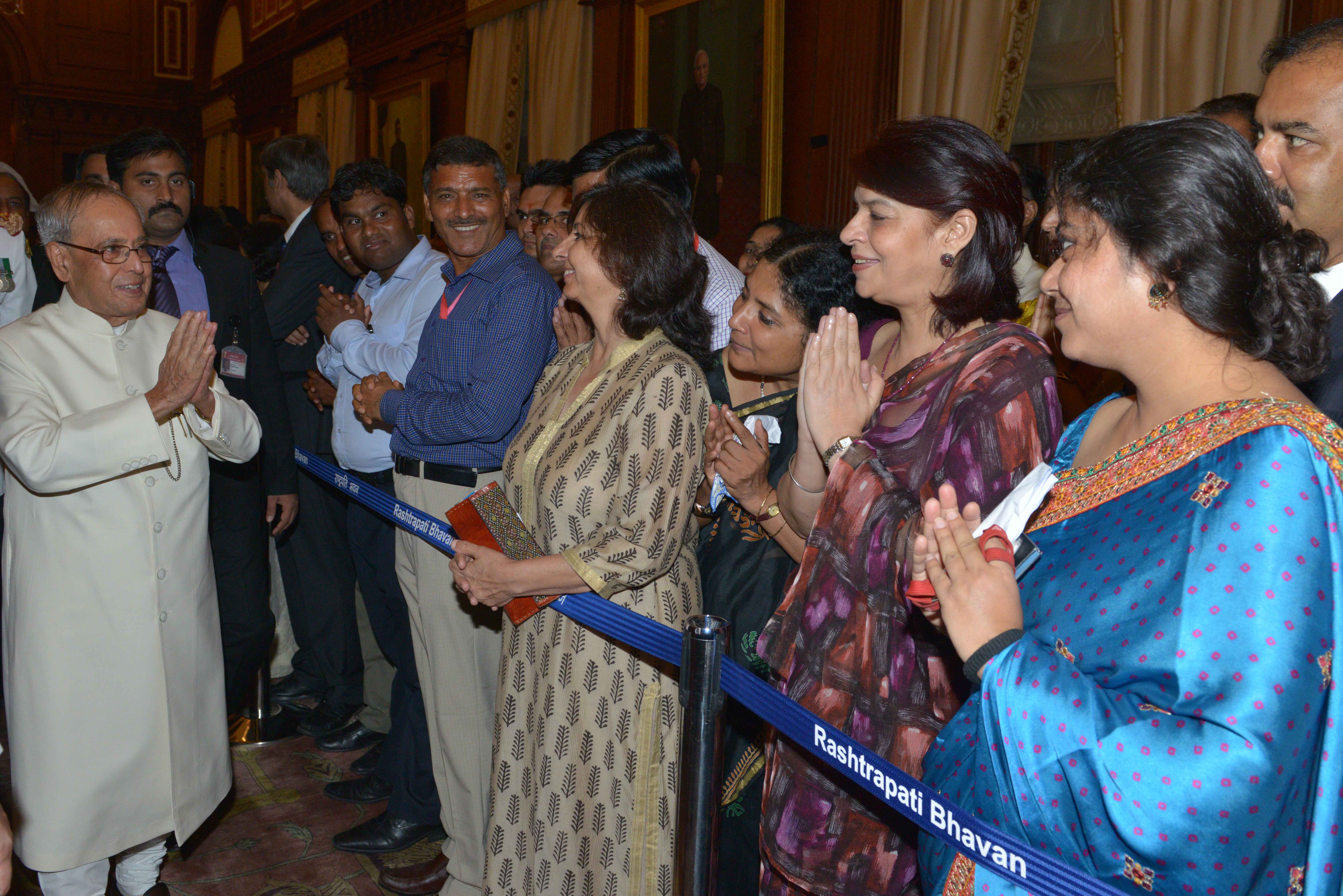 The President of India, Shri Pranab Mukherjee meeting invitees at Rashtrapati Bhavan on August 15, 2015 at the 'At Home' Reception hosted by him on the occasion of 69th Independence Day.