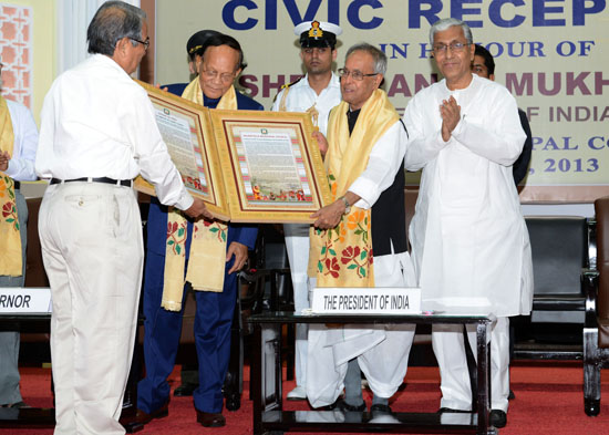 The President of India, Shri Pranab Mukherjee being felicitated at Agartala in Tripura on June 20, 2013 during the Civic Reception by Agartala Municipal Council hosted in his honour. The Governor of Tripura, Shri Devanand Konwar and the Chief Minister of