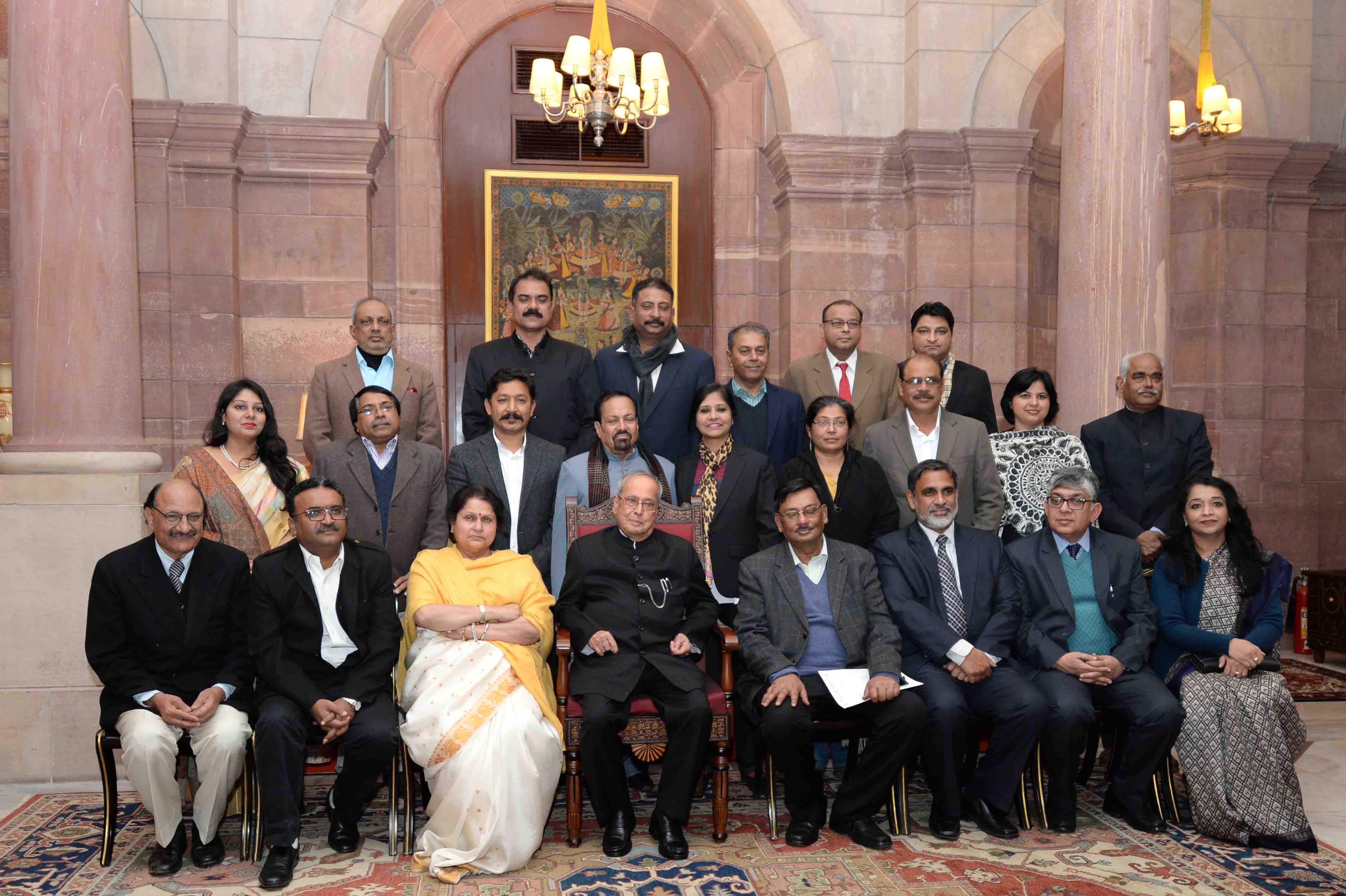 The President of India, Shri Pranab Mukherjee with members of the Managing Committee of Press Club of India at Rashtrapati Bhavan on January 16, 2017.