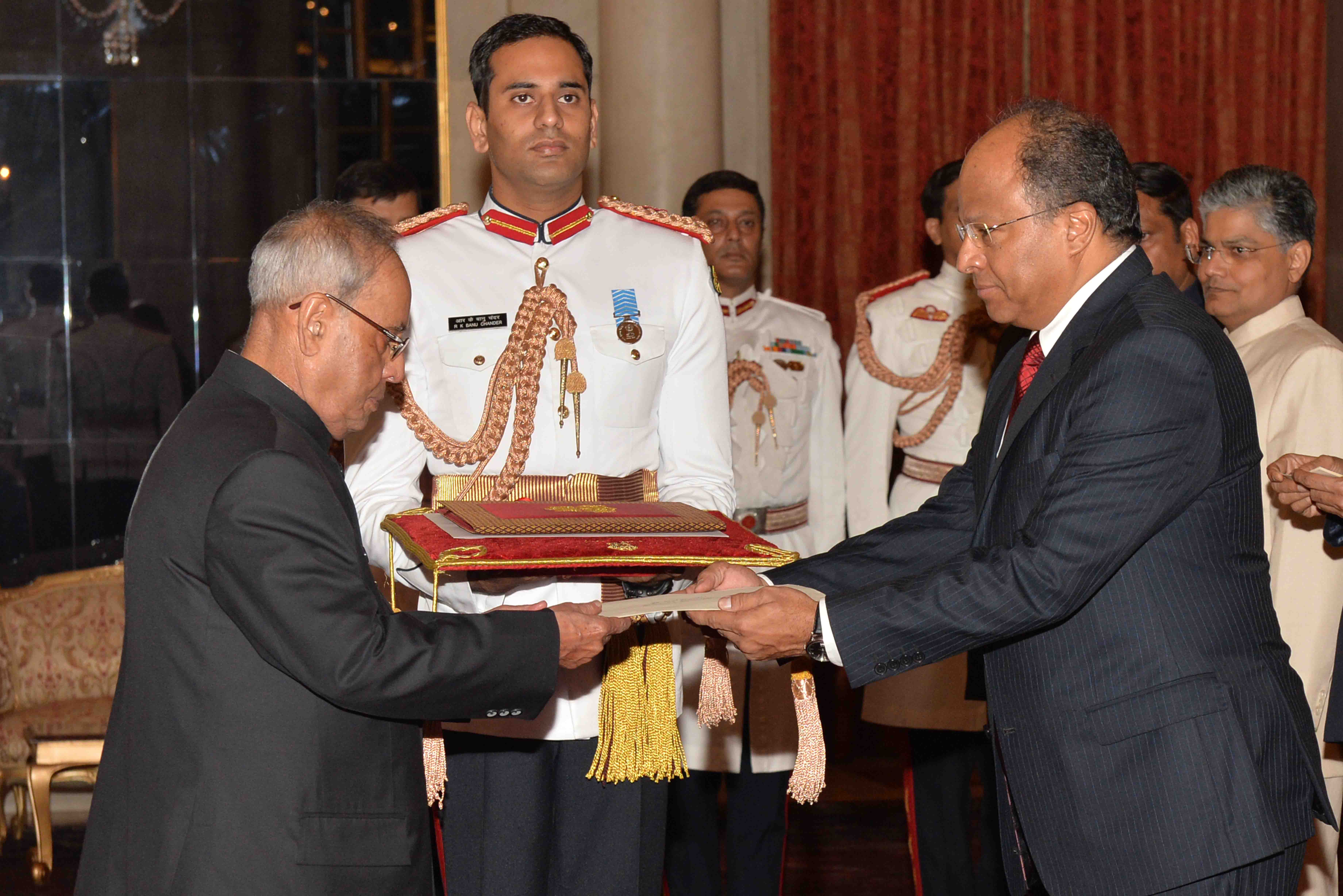 The Ambassador of the Bolivian Republic of Venezuela, His Excellency Mr. Augusto Montiel presenting his Credential to the President of India, Shri Pranab Mukherjee at Rashtrapati Bhavan on August 28, 2015.