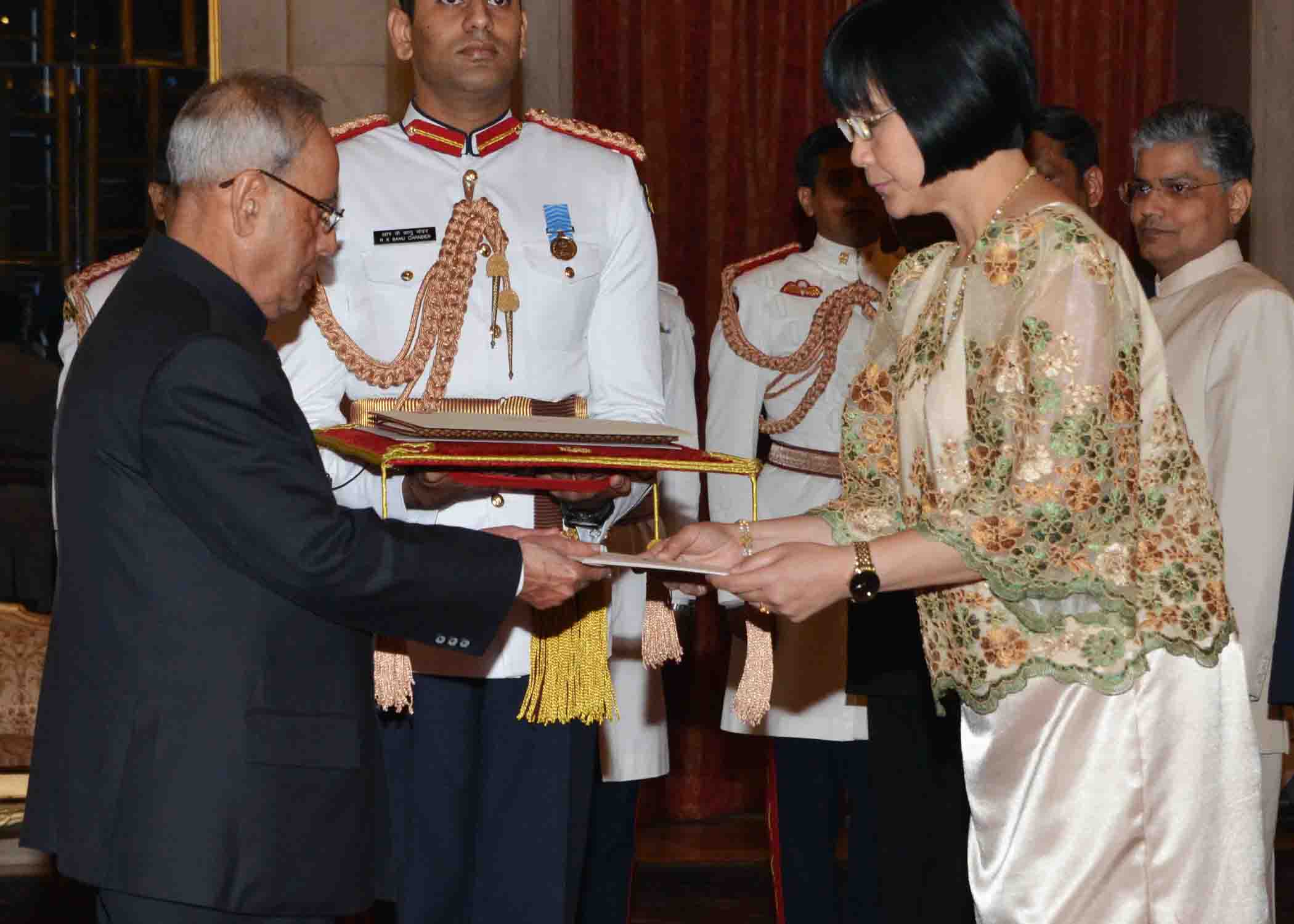 The Ambassador of the Republic of Philippines, Her Excellency Mrs. MA Teresita C Daza presenting his Credential to the President of India, Shri Pranab Mukherjee at Rashtrapati Bhavan on August 28, 2015.