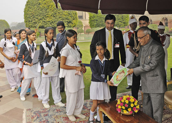 The President of India, Shri Pranab Mukherjee receiving greetings from various school students and all walks of life on the occasion of Diwali at Rashtrapati Bhavn in New Delhi on November 13, 2012.