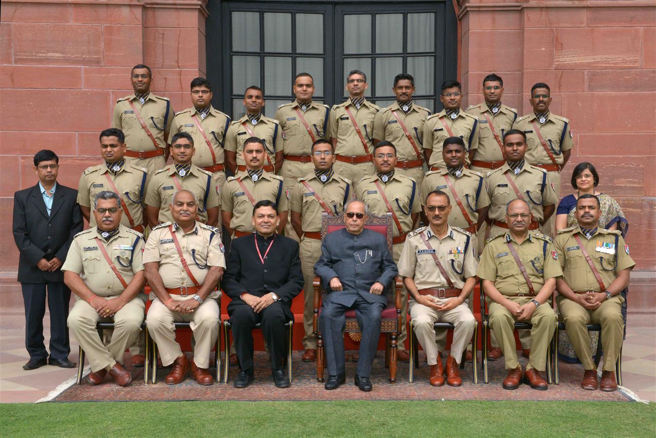 The President of India, Shri Pranab Mukherjee meeting the Probationary Officers of Railway Protection Force of 2014 Batch at Rashtrapati Bhavan on June 14, 2017.