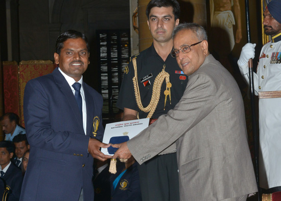 The President of India, Shri Pranab Mukherjee while presenting a National Youth Award for the year 2011-12 at Rashtrapati Bhavan in New Delhi on July 4, 2013.