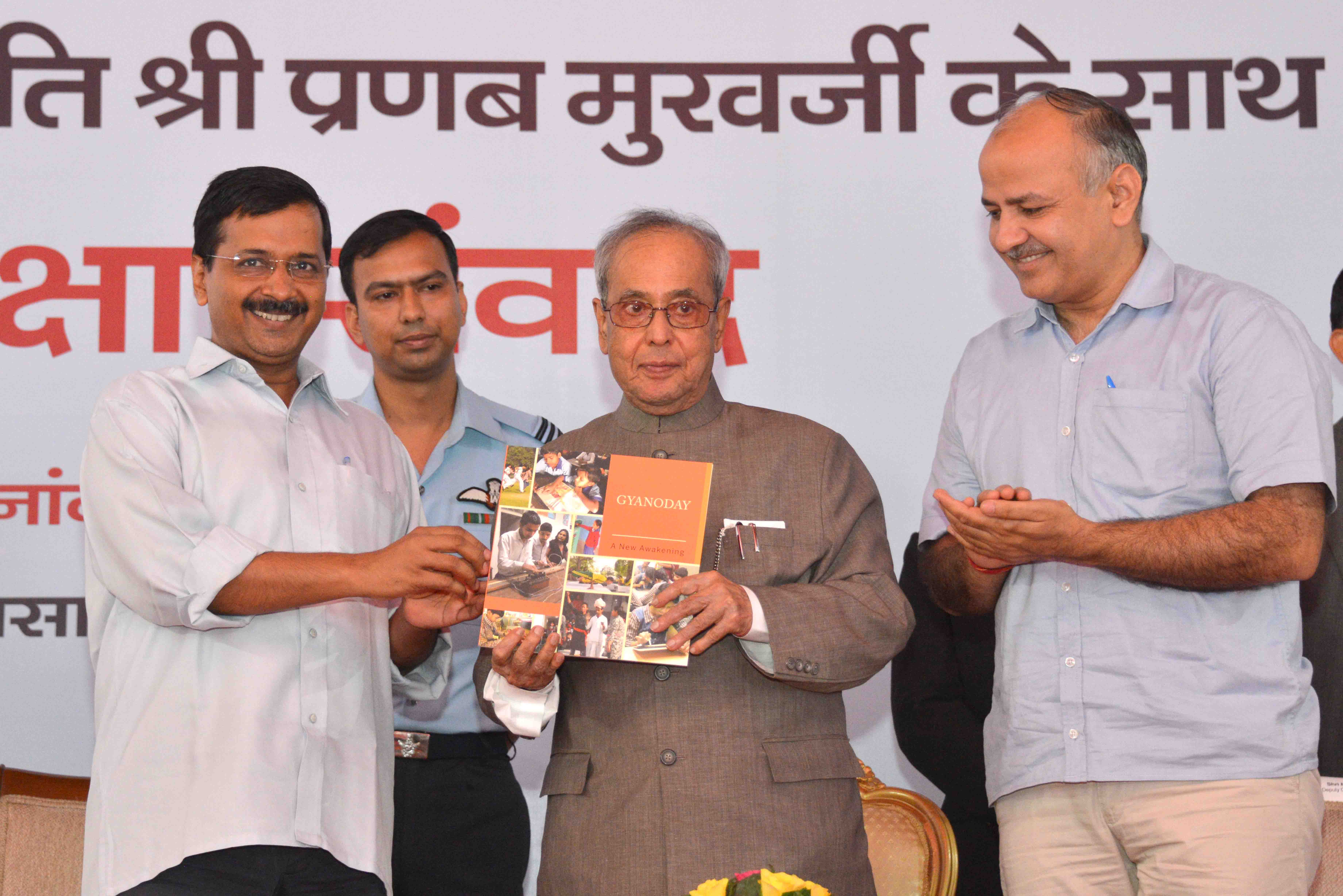 The Chief Minister of Govt. of NCT of Delhi, Shri Arvind Kejriwal releasing the school Magazine.