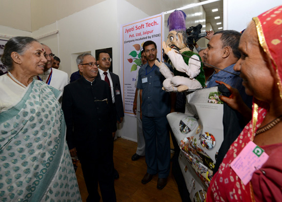 The President of India, Shri Pranab Mukherjee interacting with Innovators and inspired teachers at the Second Convocation of the Central University of Rajasthan at Kishangarh in Rajasthan on July 9, 2013. Also seen are the Governor of Rajasthan, Smt. Marg