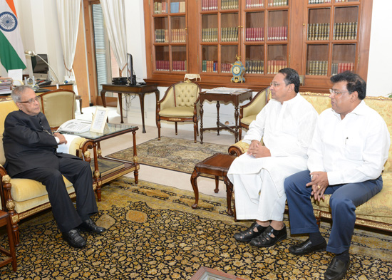 The Minister of Information in Bangladesh, Shri Hasanul Haq Inu along with Shri Anup Shah calling on the President of India, Shri Pranab Mukherjee at Rashtrapati Bhavan in New Delhi on July 11, 2013.