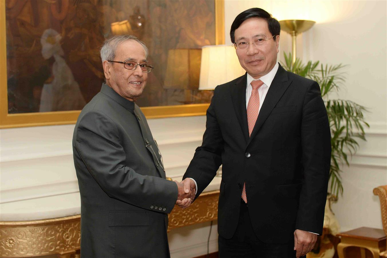 The Deputy Prime Minister and Foreign Minister of the Socialist Republic of Vietnam, His Excellency Mr. Pham Binh Minh calling on the President of India, Shri Pranab Mukherjee at Rashtrapati Bhavan on July 4, 2017.