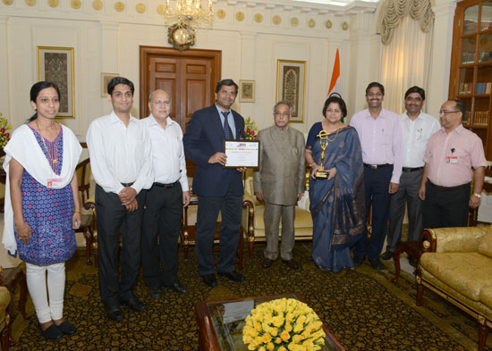 E-Team of President’s Secretariat with the President of India, Shri Pranab Mukherjee along with e-India Award for e-Visitor Management System at Rashtrapati Bhavan in New Delhi on August 3, 2013.