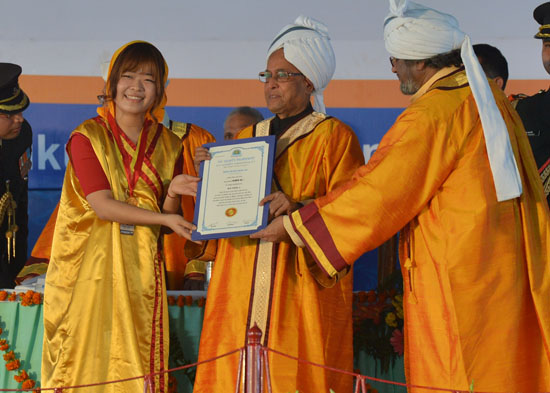 The President of India, Shri Pranab Mukherjee presenting a degree to a graduating student at the Fourth Convocation of the Dev Sanskriti Vishwavidyalaya at Haridwar in Uttarakhand on December 9, 2012.