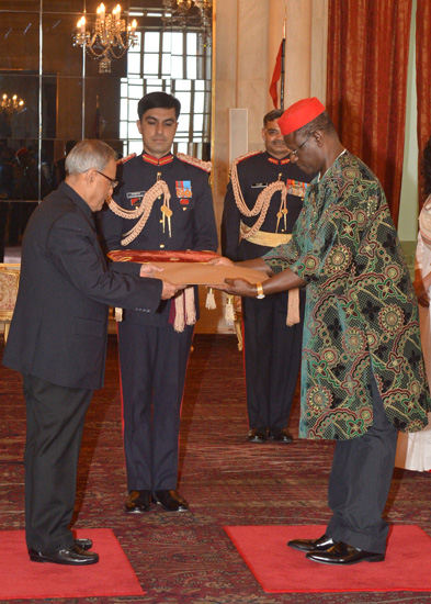 The High Commissioner of the Federal Republic of Nigeria, His Excellency Mr. Ndubuisi Vitus Amaku presenting his credentials to the President of India, Shri Pranab Mukherjee at Rashtrapati Bhavan in New Delhi on January 22, 2013.