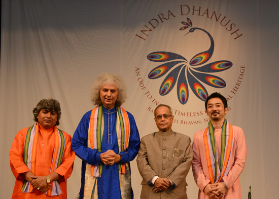 The President of India, Shri Pranab Mukherjee with the artists after witnessing the Santoor recital by Pandit Shiv Kumar Sharma at Rashtrapati Bhavan Auditorium in New Delhi on August 24, 2013.