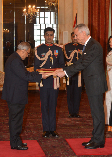 The Ambassador of the Republic of Italy, His Excellency Mr. Daniele Mancini presenting his credentials to the President of India, Shri Pranab Mukherjee at Rashtrapati Bhavan in New Delhi on January 22, 2013.