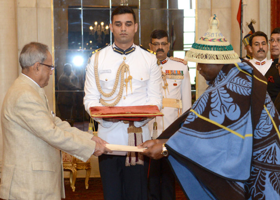 The High Commissioner of the Kingdom of Lesotho, His Excellency Mr. Bothata Tsikoane presenting his credentials to the President of India, Shri Pranab Mukherjee at Rashtrapati Bhavan in New Delhi on September 4, 2013.