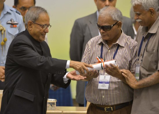 The President of India, Shri Pranab Mukherjee while presenting a National Award for the year 2012 on the occasion of Teachers’ Day at Vigyan Bhavan in New Delhi on September 5, 2013.