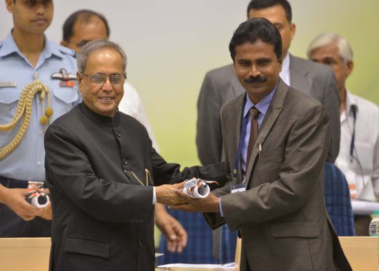 The President of India, Shri Pranab Mukherjee while presenting a National Award for the year 2012 on the occasion of Teachers’ Day at Vigyan Bhavan in New Delhi on September 5, 2013.