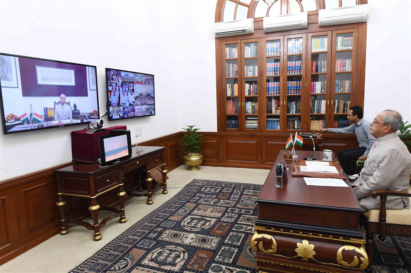 The President of India, Shri Pranab Mukherjee addressing to the students and faculty of Higher Educational and Research Institutions and Officer Trainees at Civil Service Academies through video conference using National Knowledge Network from Rashtrapati 