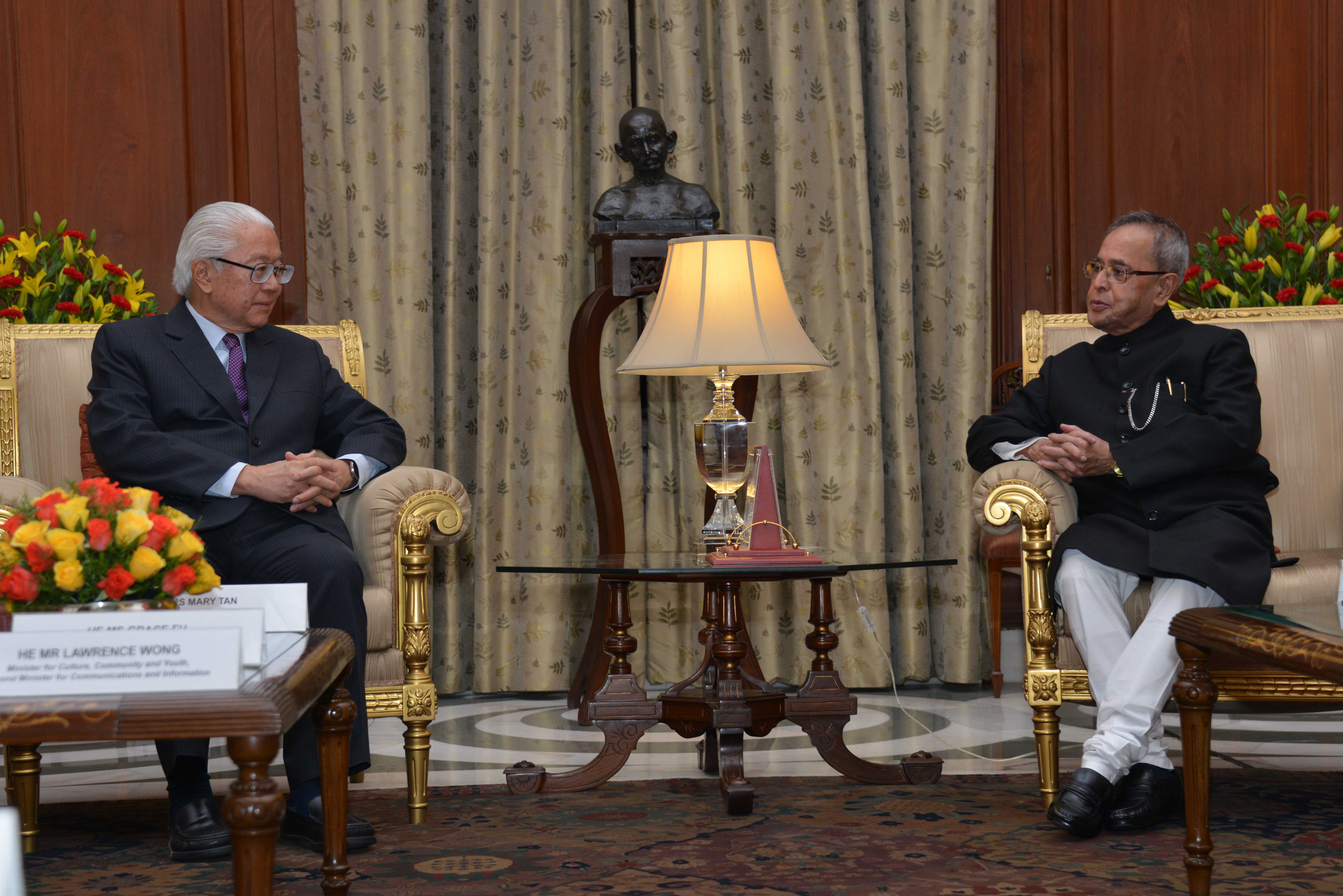 The President of the Republic of Singapore, H.E. Dr. Tony Tan Keng Yam calling on the President of India, Shri Pranab Mukherjee at Rashtrapati Bhavan on February 9, 2015.