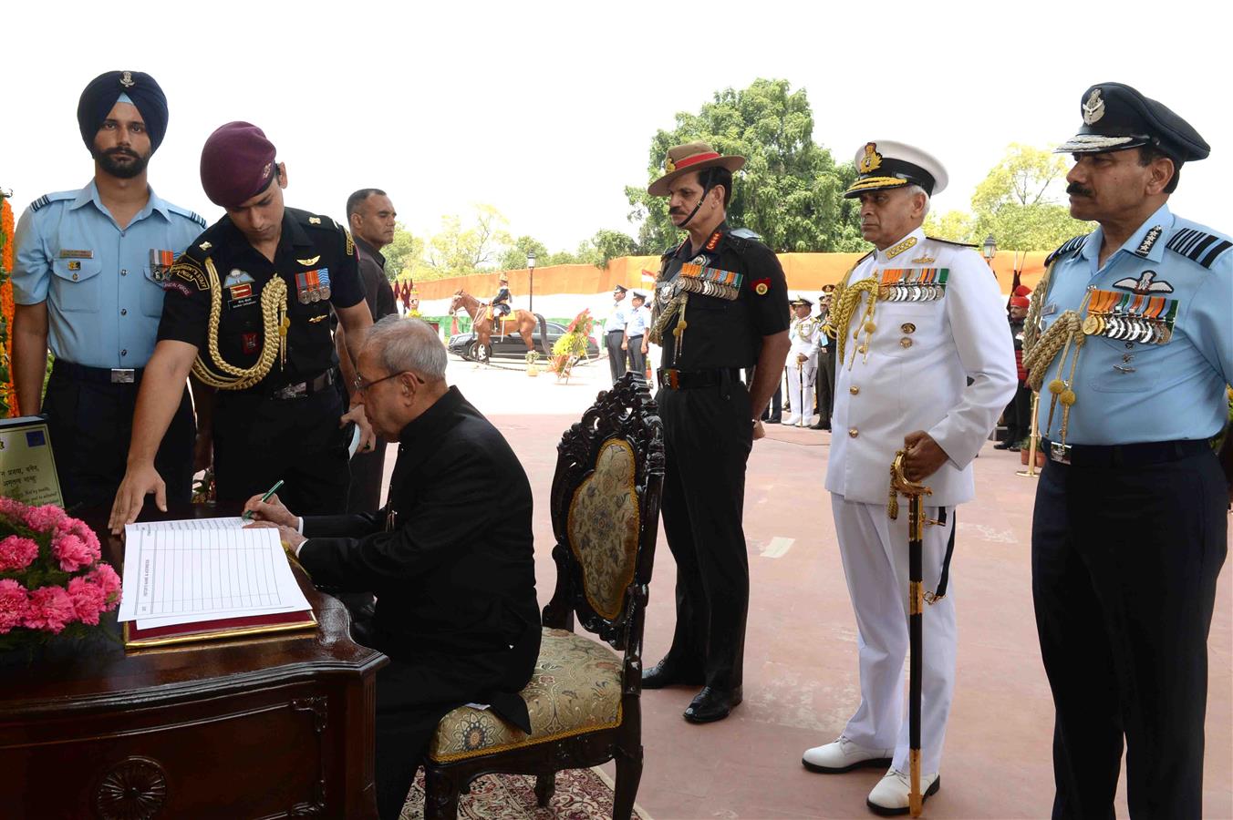 The President of India, Shri Pranab Mukherjee signing the visitors’ book at Amar Jawan Jyoti at India Gate on the occasion of 70th Independence Day in New Delhi on August 15, 2016. 