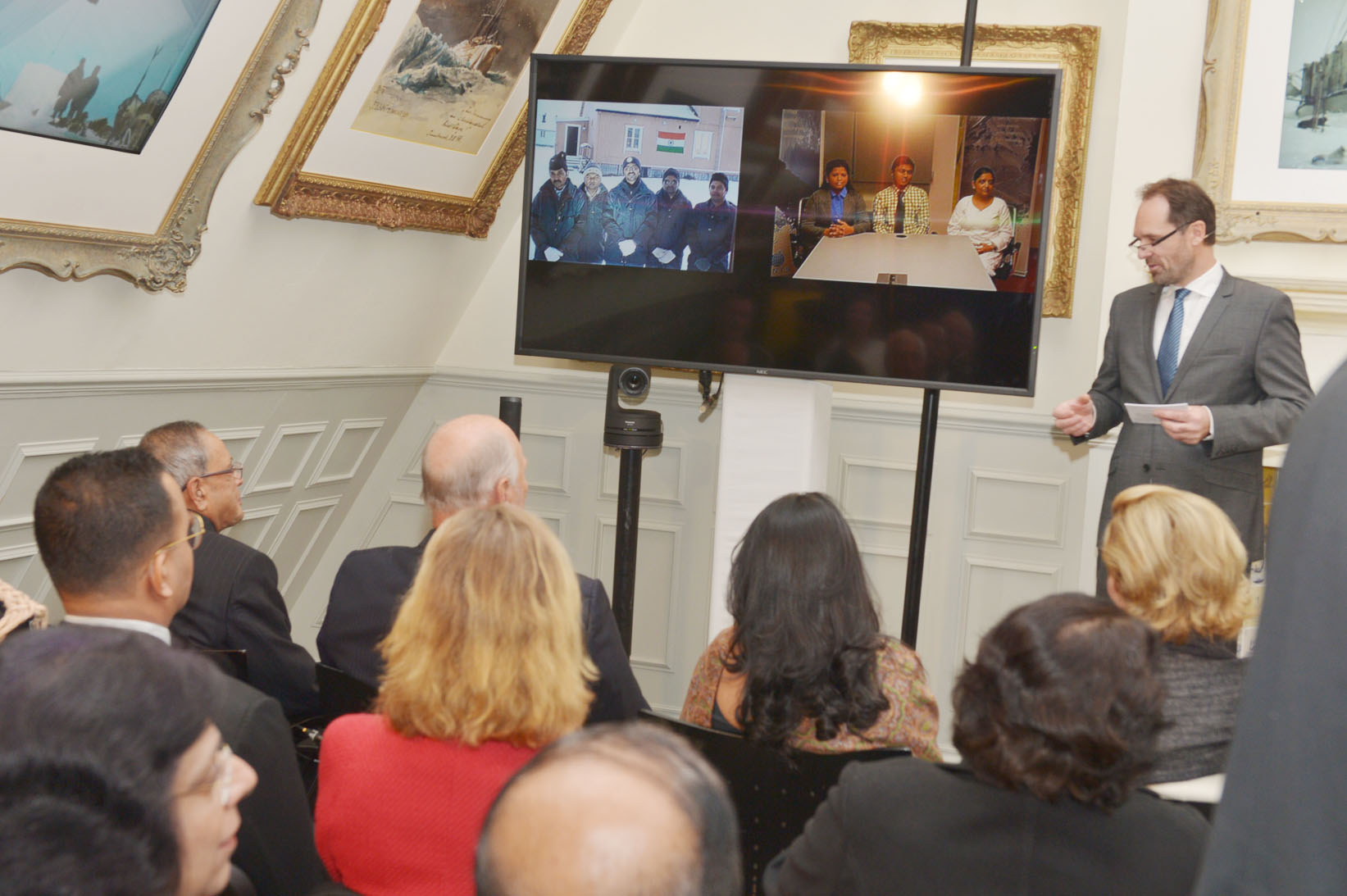 The President of India, Shri Pranab Mukherjee interacting with Scientist Working in Arctic through Video Conferencing at Oslo in Norway on October 13, 2014. 