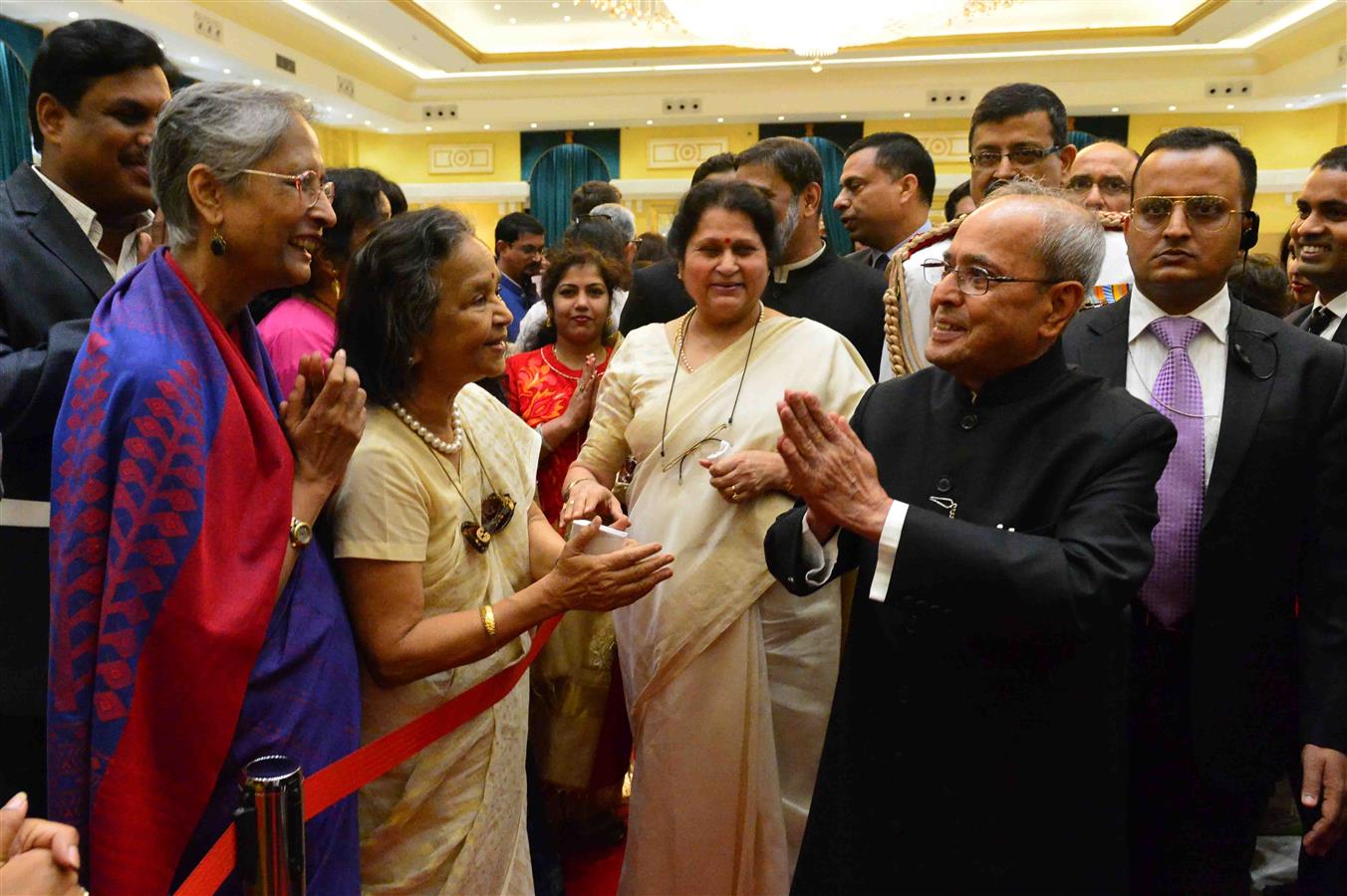 The President of India, Shri Pranab Mukherjee meeting invitees at Rashtrapati Bhavan on August 15, 2016 at the 'At Home' Reception hosted by him on the occasion of 70th Independence Day. 