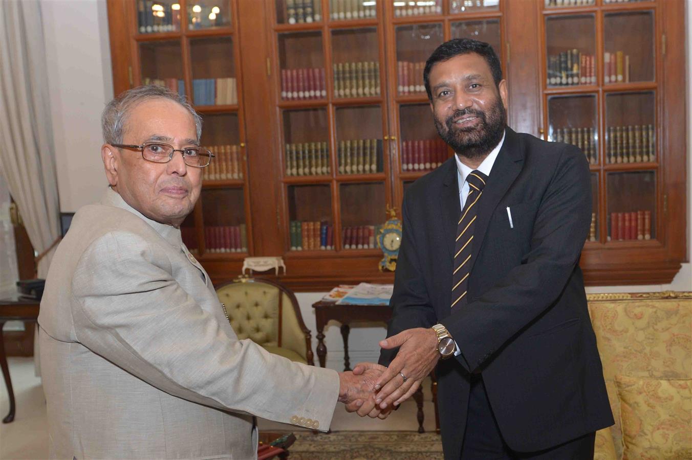 The Deputy Prime Minister of Nepal, Shri Bimalendra Nidhi calling on the President of India, Shri Pranab Mukherjee at Rashtrapati Bhavan on August 19, 2016. 