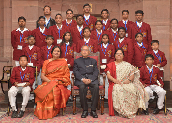 The President of India, Shri Pranab Mukherjee with winners of the National Bravery Awards at Rashtrapati Bhavan in New Delhi on January 22, 2013.