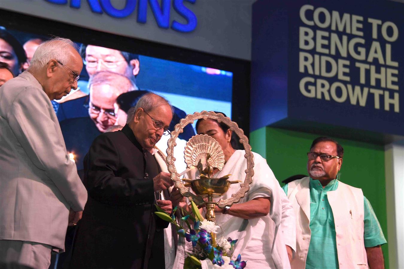 The President of India, Shri Pranab Mukherjee lighting the lamp at the Bengal Global Business Summit-2017 at Milan Mela Complex in Kolkata, West Bengal on January 20, 2017.