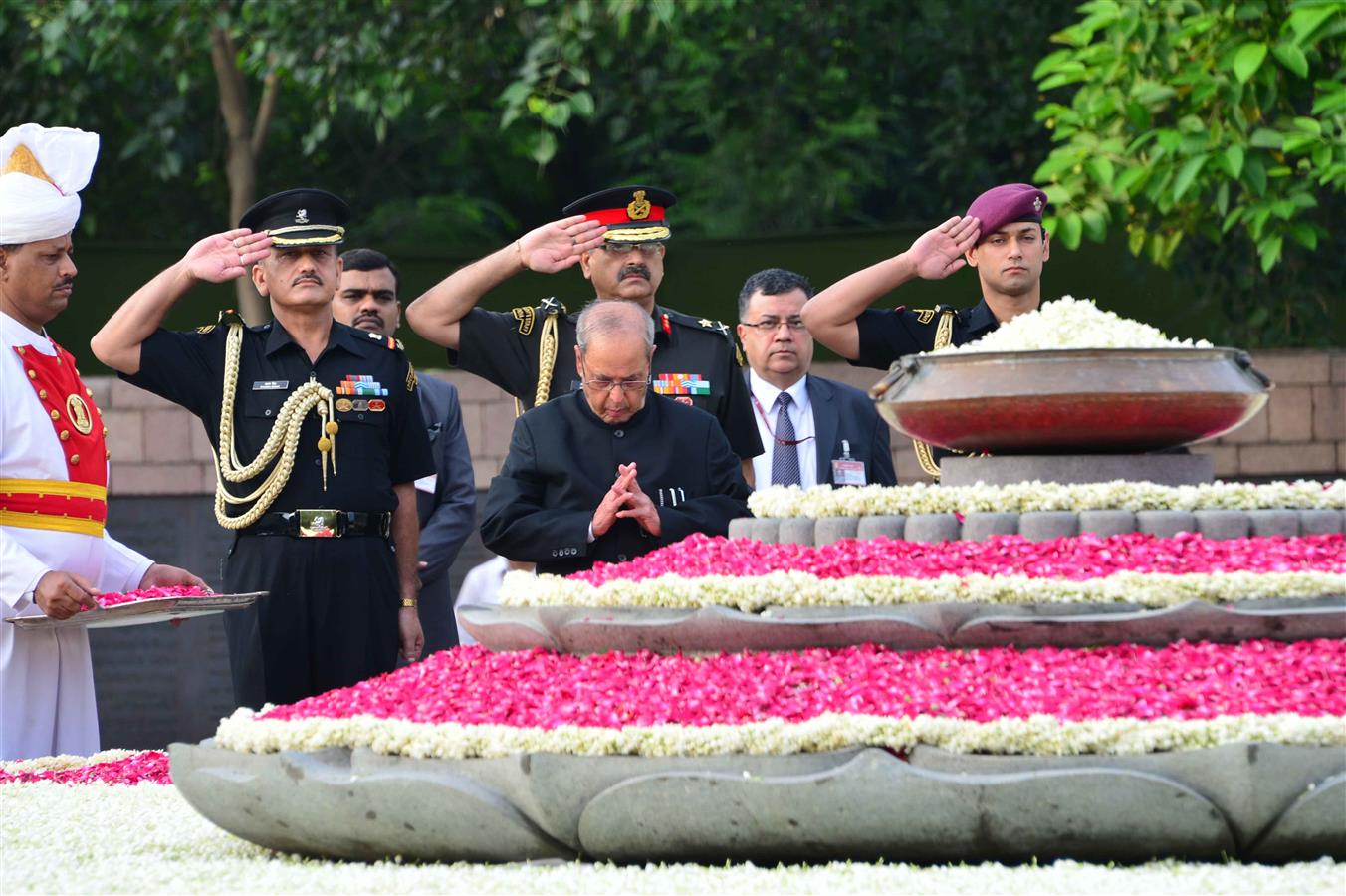 The President of India, Shri Pranab Mukherjee paying homage at the Samadhi of the Former Prime Minister of India, Late Shri Rajiv Gandhi on the occasion his Birth Anniversary in New Delhi on August 20, 2016. 