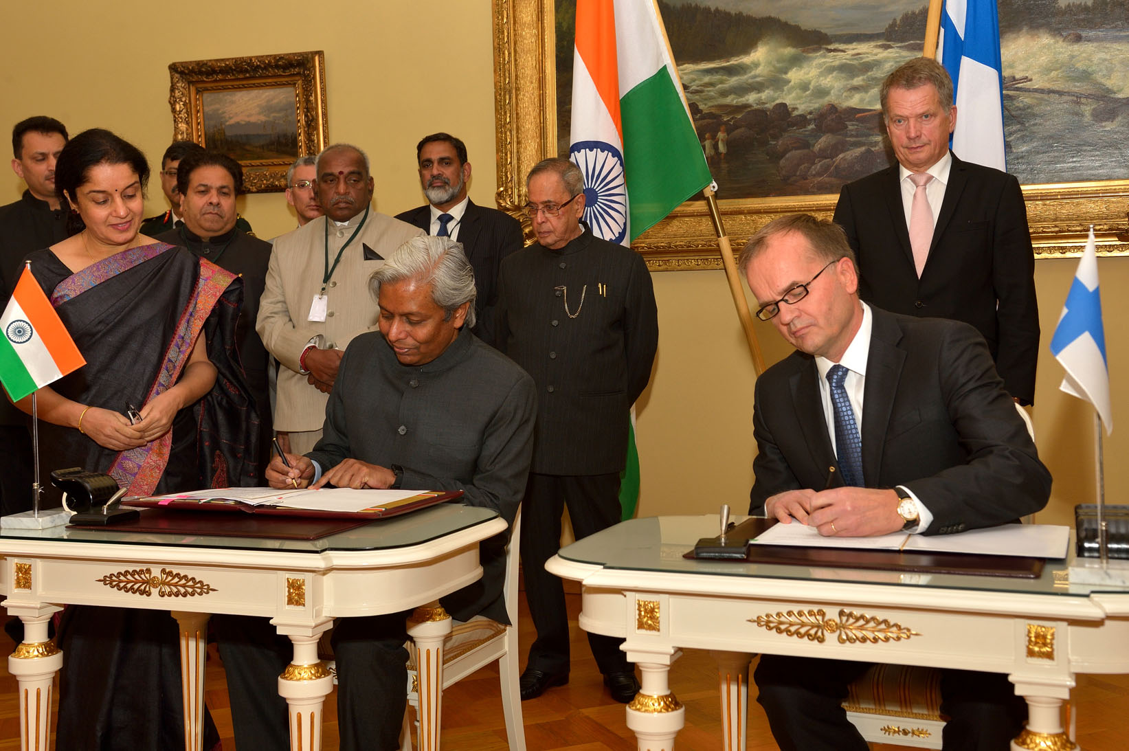 The President of India, Shri Pranab Mukherjee and the President of Finland, H.E. Mr. Sauli Niinisto witnessing signing of MOU on various subjects at Government House in Helsinki, Finland on October 15, 2014. 